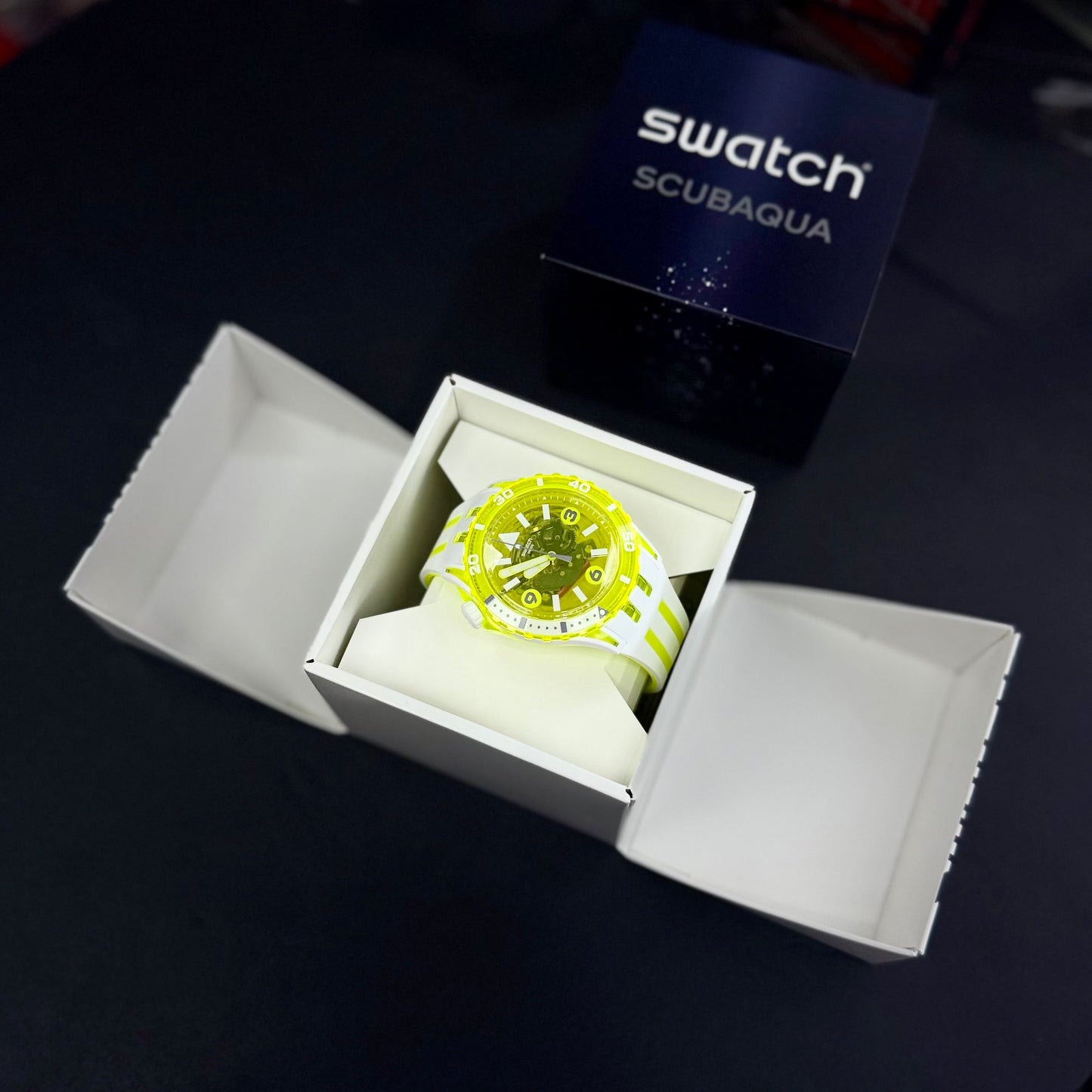 SWATCH ORIGINAL LUXURY  SCUBAQUA EGG YOLK PARA HOMBRE REF SSCU09J100