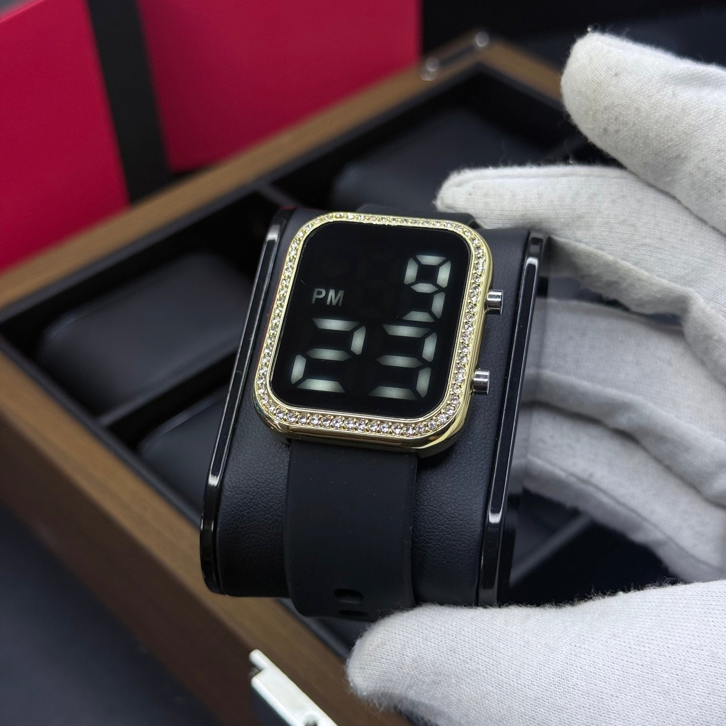 RELOJ DIGITAL ESTILO CUBANO PARA DAMA REF-NDN